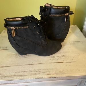 Black wedge boots